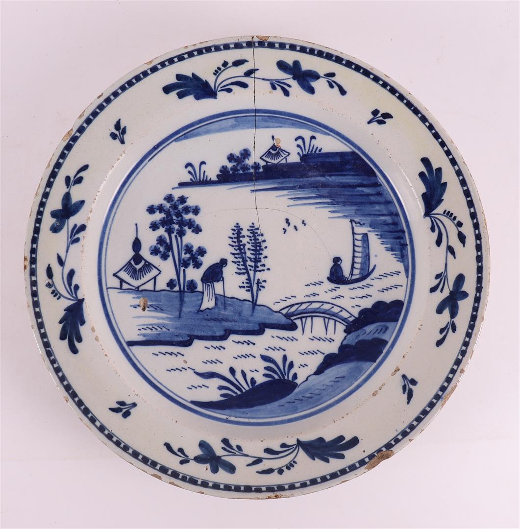 A series of seven various Delft earthenware dishes, 18th century. - Bild 8 aus 16