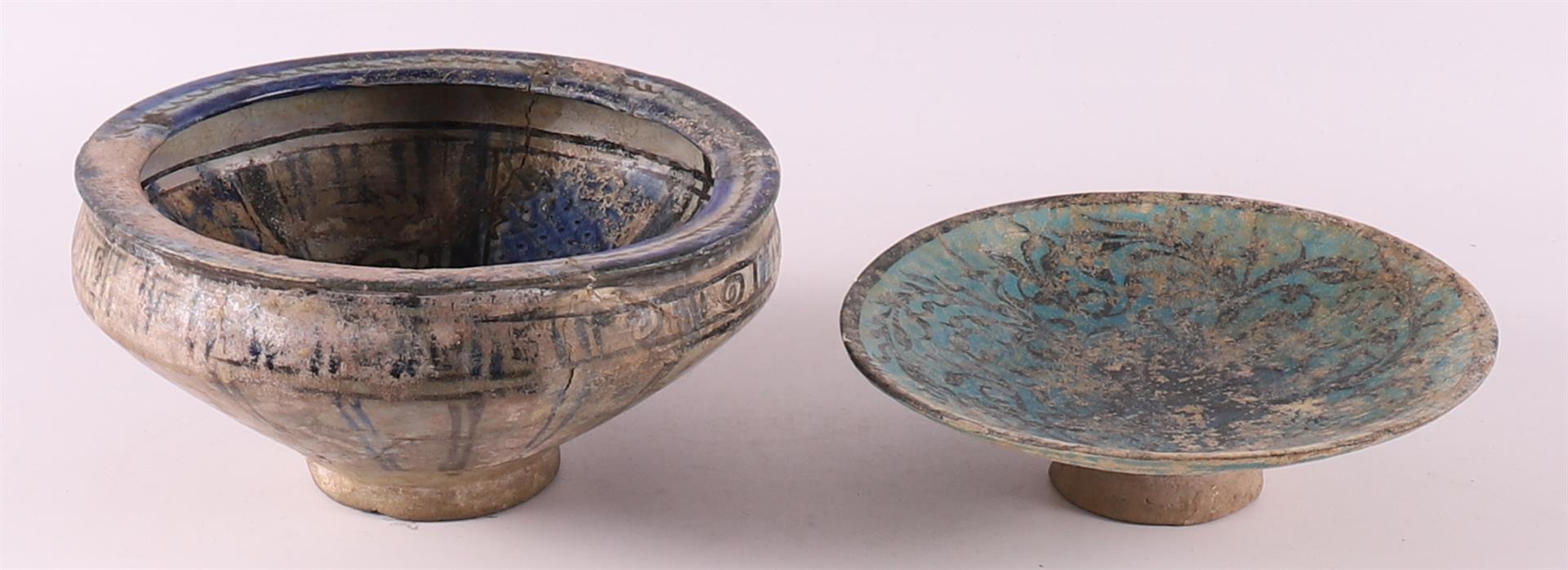 A blue glazed Persian earthenware bowl on base ring, 15th C.