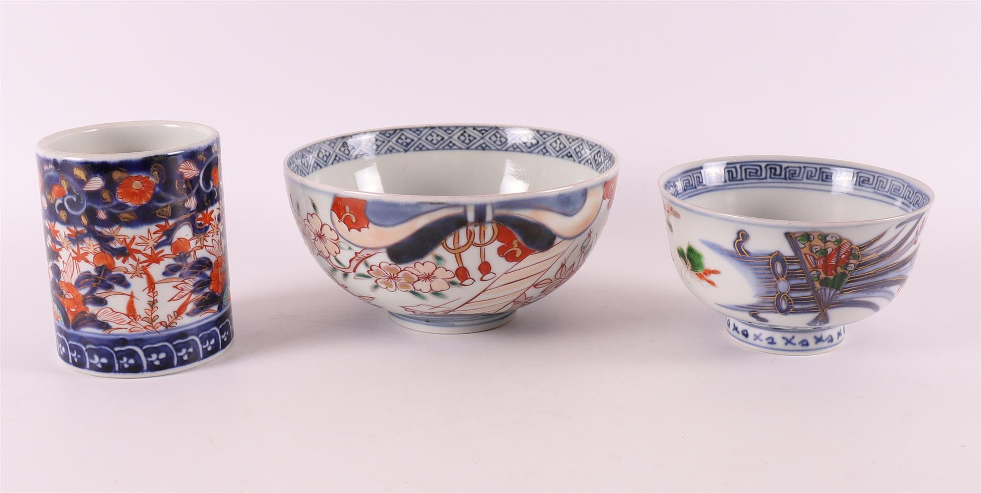 A lot of Imari porcelain, Japan, Meiji, 19th century. - Image 2 of 6