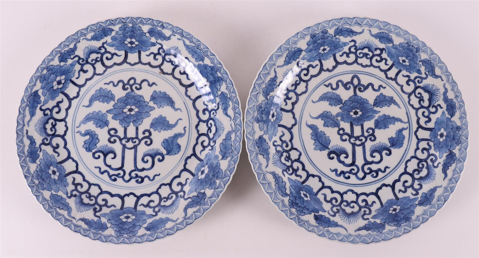 A pair of blue and white porcelain contoured dishes, China, 19th C. - Image 2 of 5