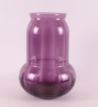 A purple glass vase, Netherlands, Maastricht, ca. 1930.