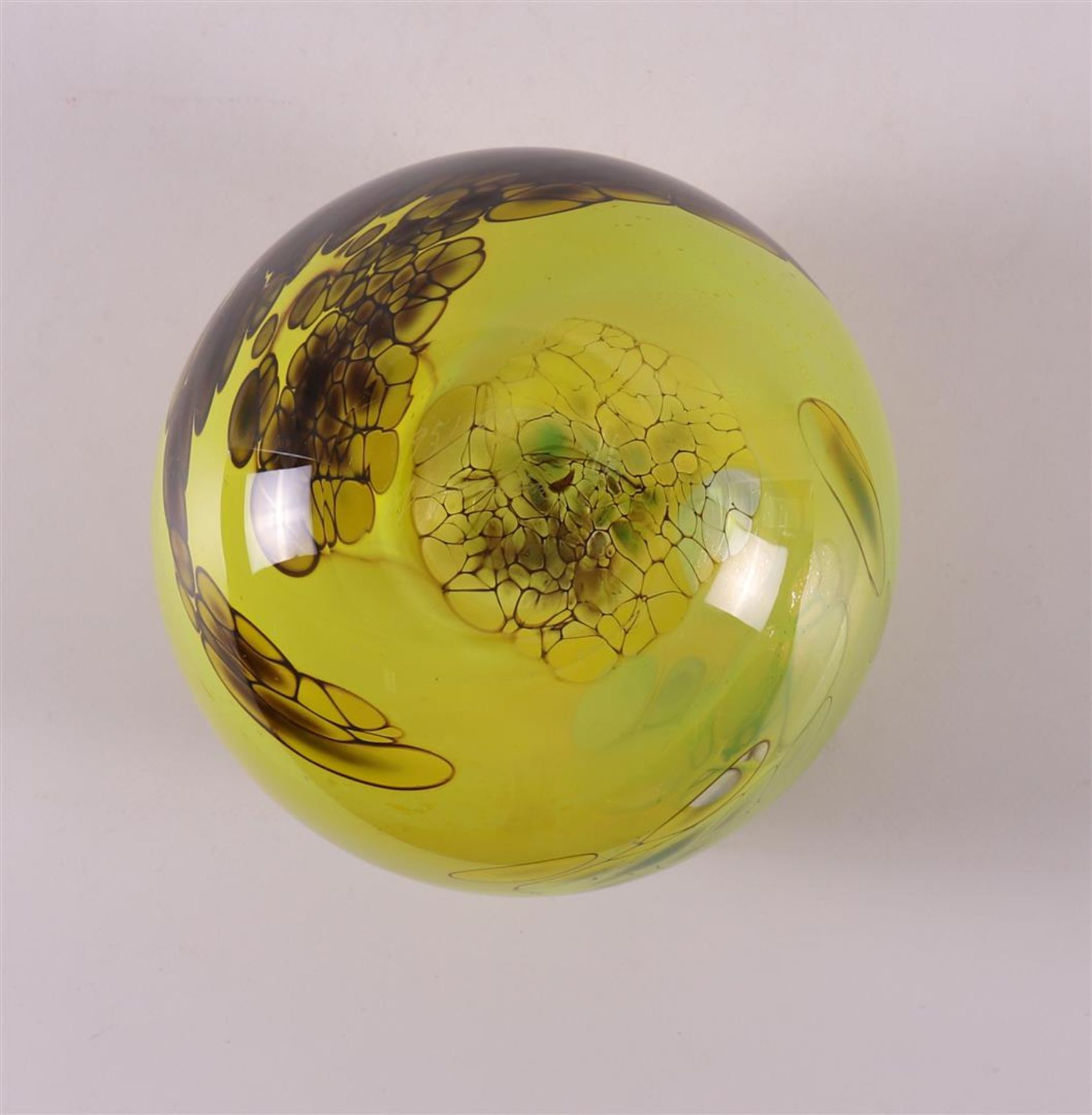 A blue/yellow clear glass unica vase, Willem Heesen, 1995. - Image 5 of 6