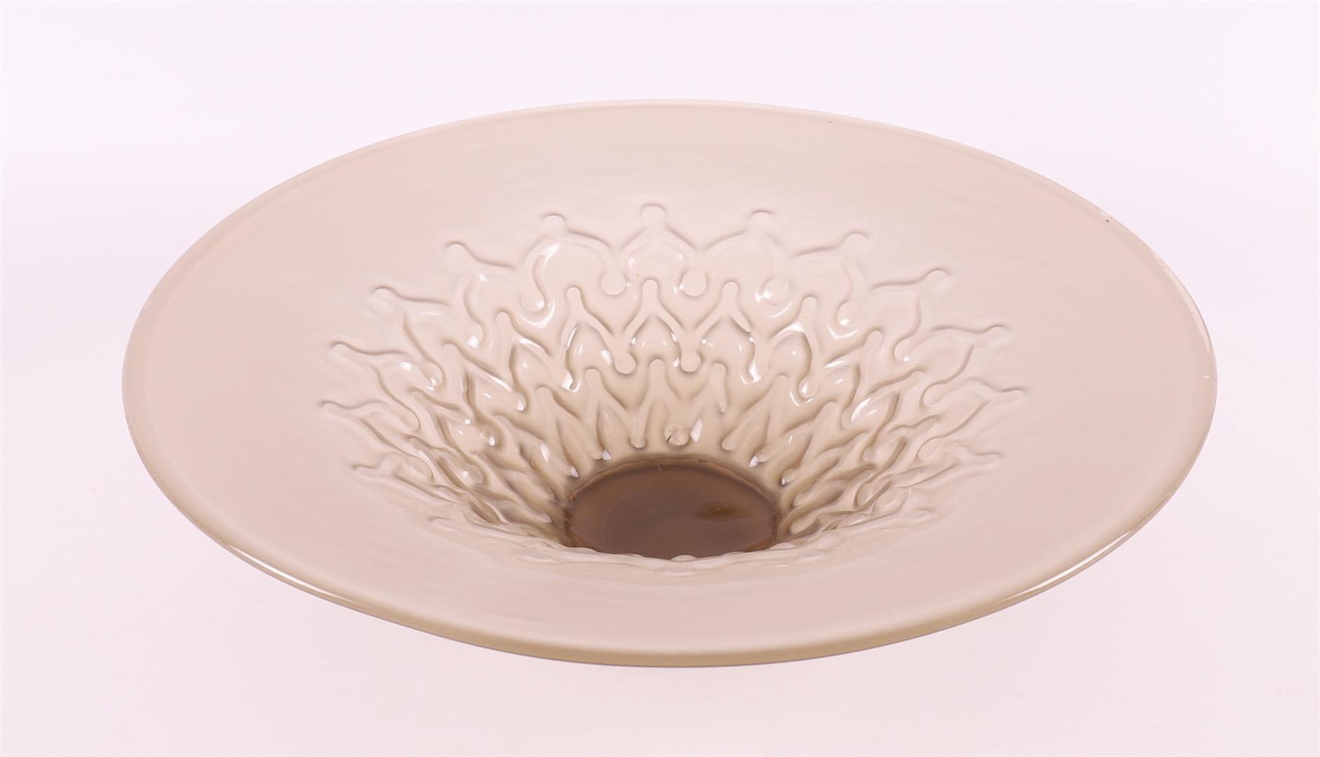 The Netherlands, Maastricht. A fumi glass bowl 'Alcazar', Relevata collection, 1