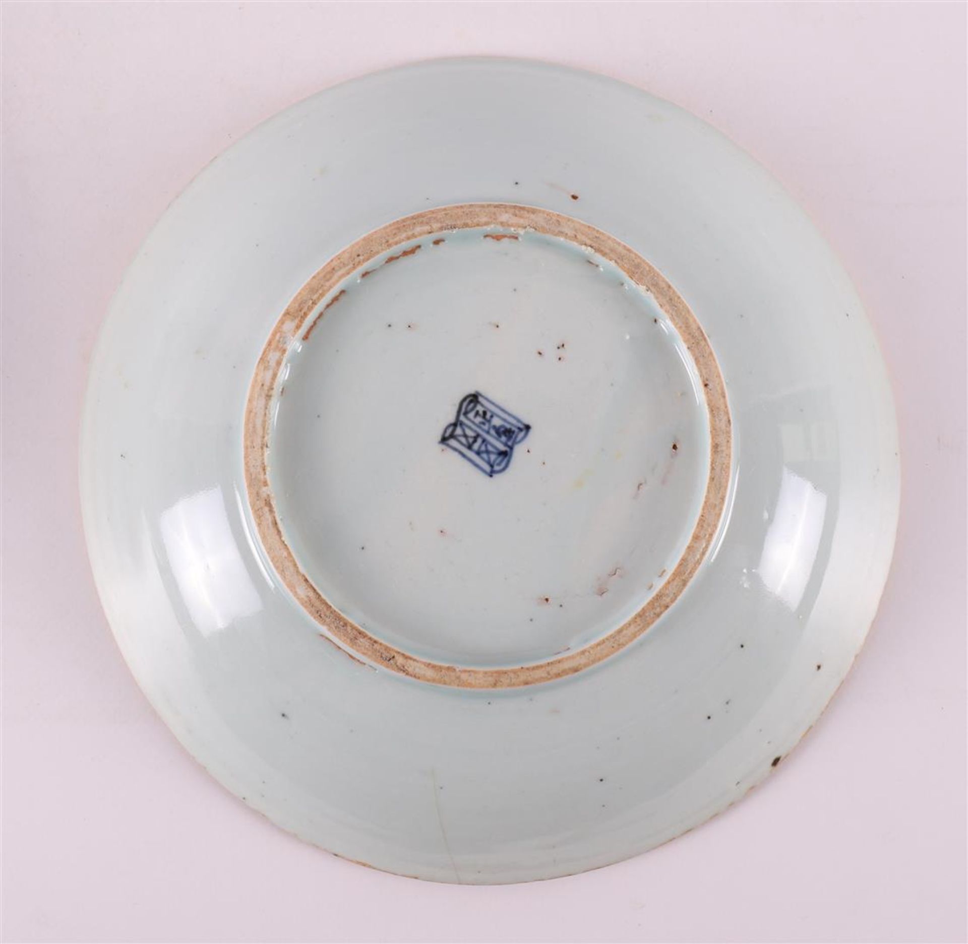 A pair of blue/white porcelain dishes with capucine rim, China, Qianlong - Image 6 of 7