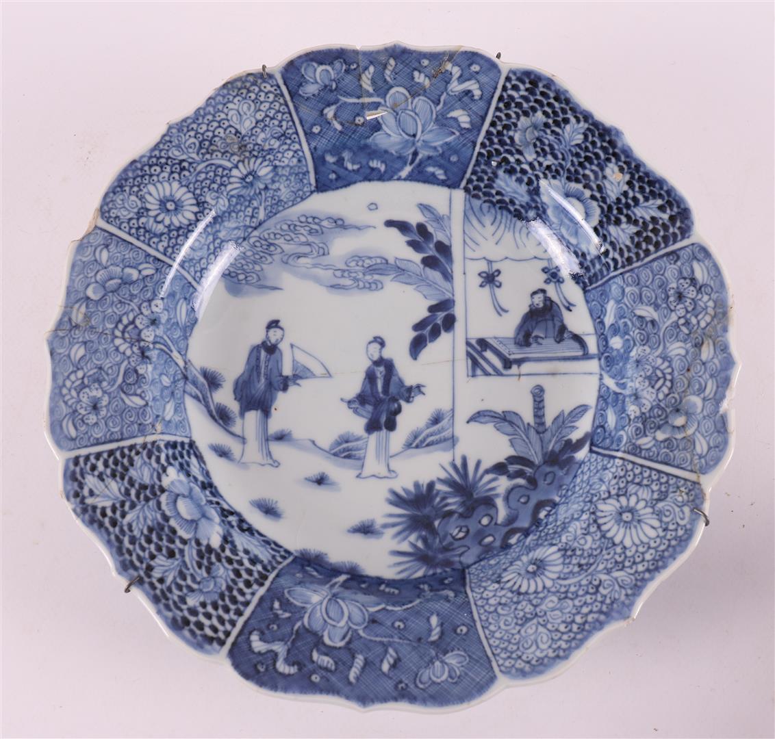 A blue/white porcelain dish with loose silver handle, China, Kangxi. - Image 4 of 6