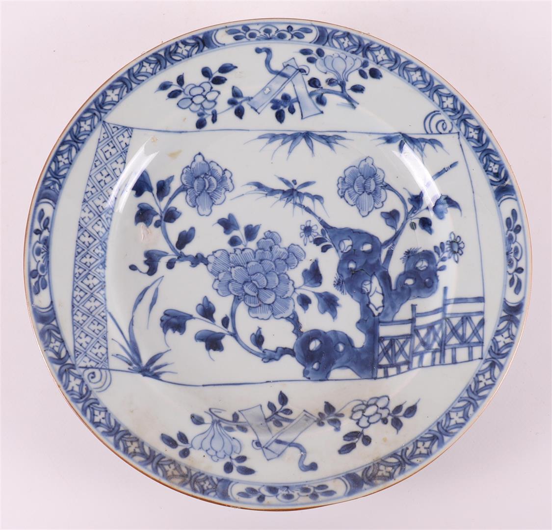 Three blue and white porcelain dishes with capucine rim, China, Qianlong, 18th c - Image 6 of 7