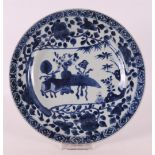 A blue/white porcelain dish, China, Kangxi, around 1700.