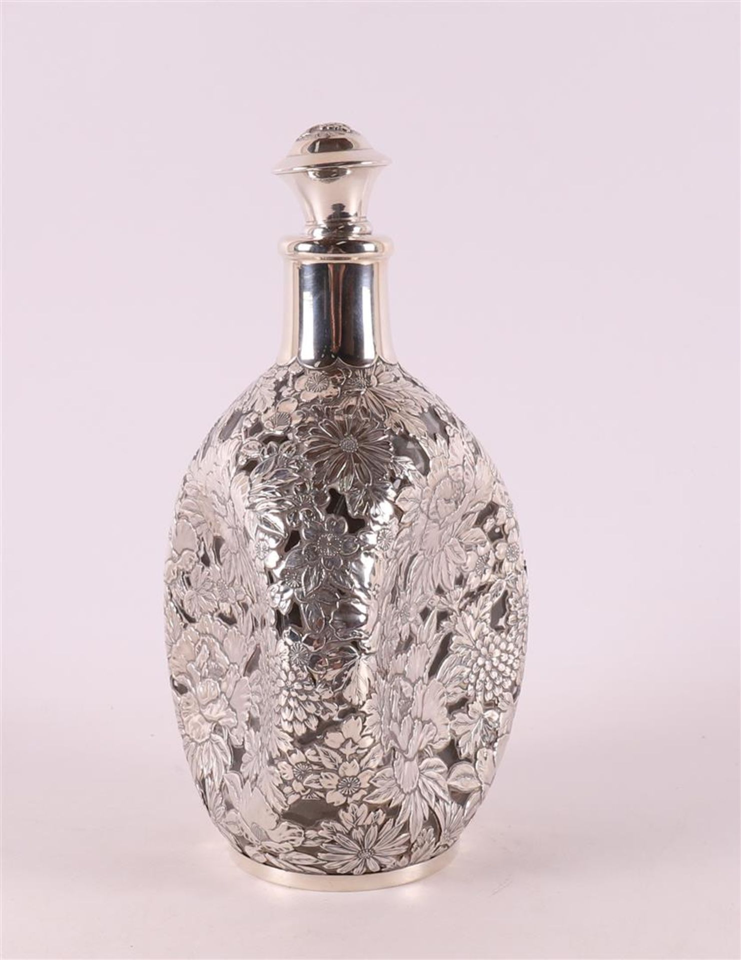 A vintage decanter in Sterling 950/1000 silver mount, Japan, 20th century. - Image 2 of 4