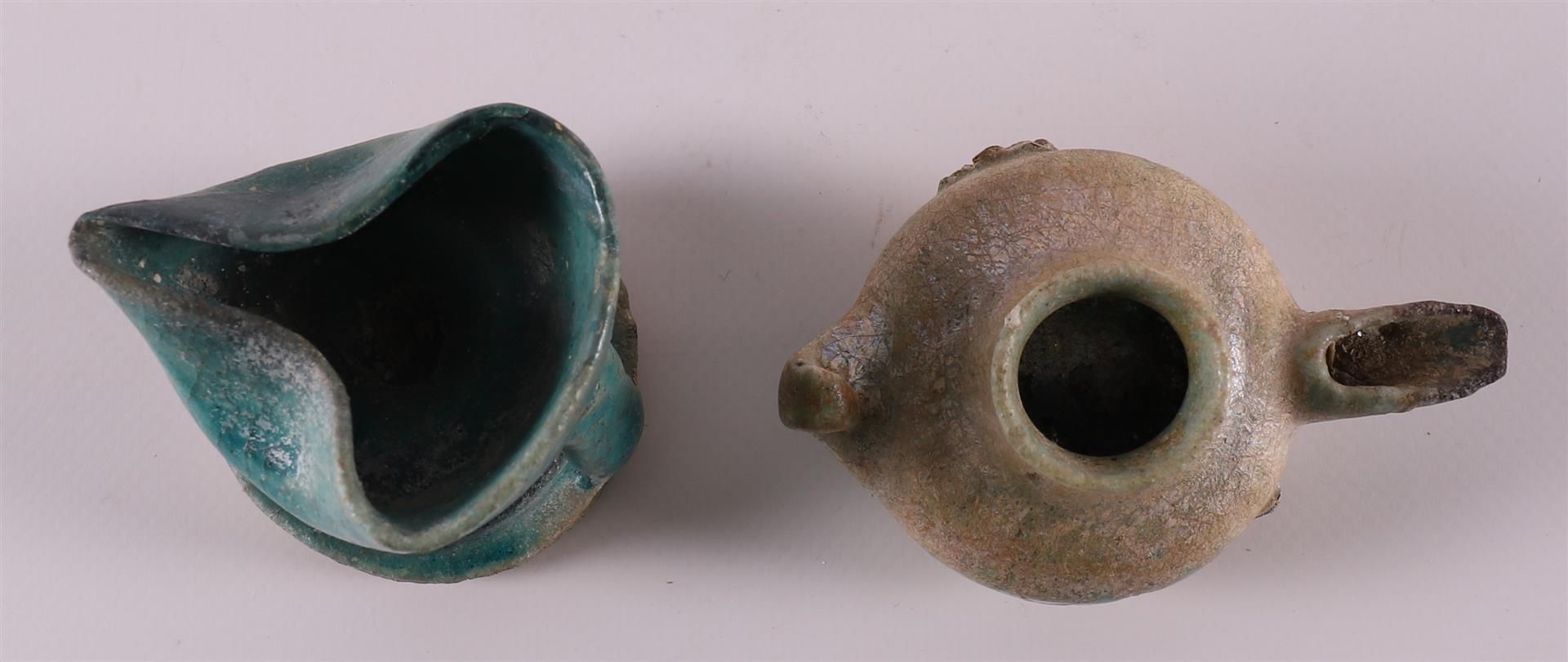 A green glazed rosewood oil lamp, 12th/13th C. - Image 3 of 9