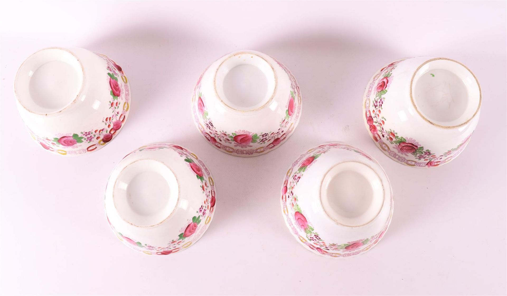 A set of five so-called rose bowls, England, Staffordshire, ca. 1860. - Image 3 of 4