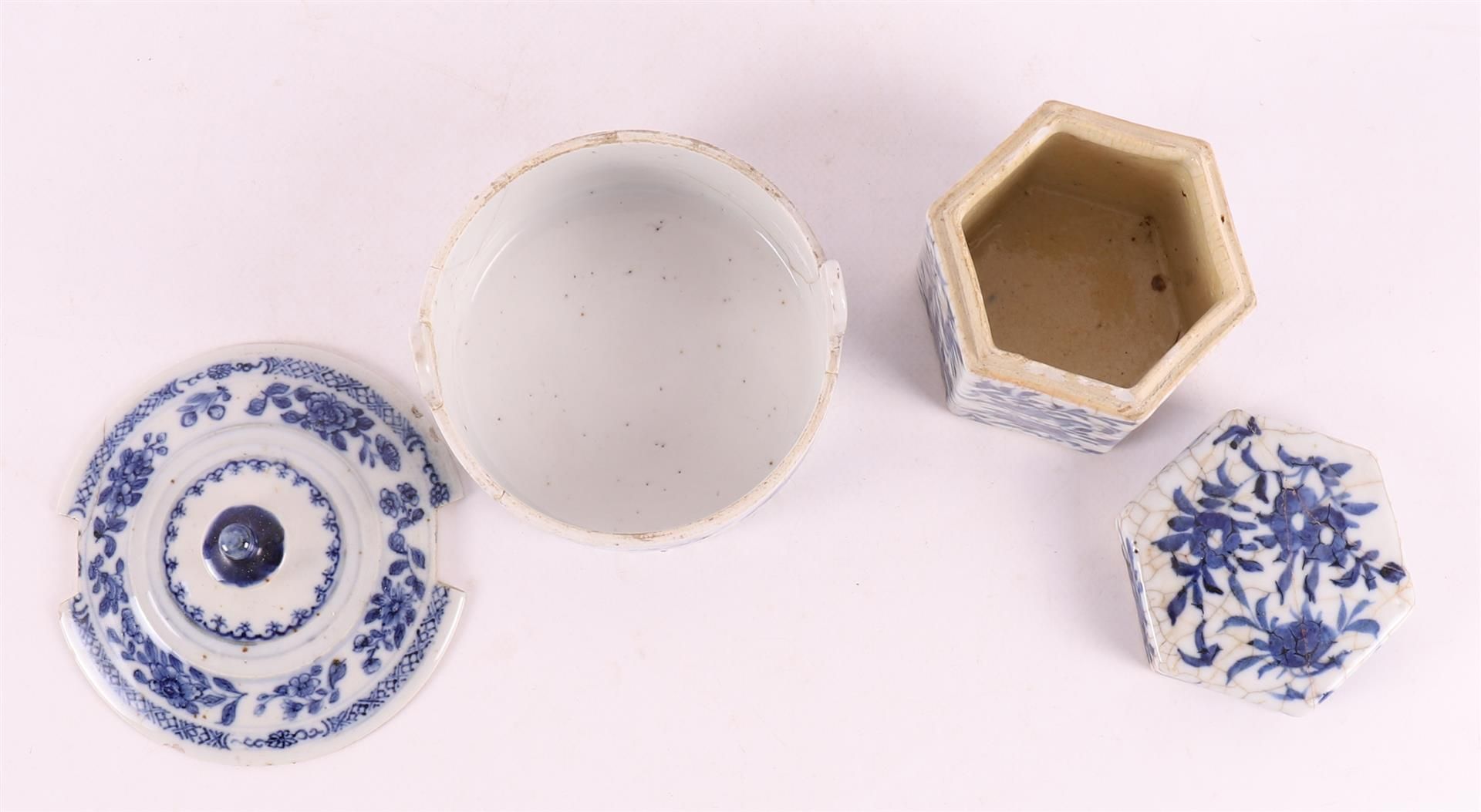 A lot of various soft paste and porcelain, China, 18th century. - Image 5 of 10