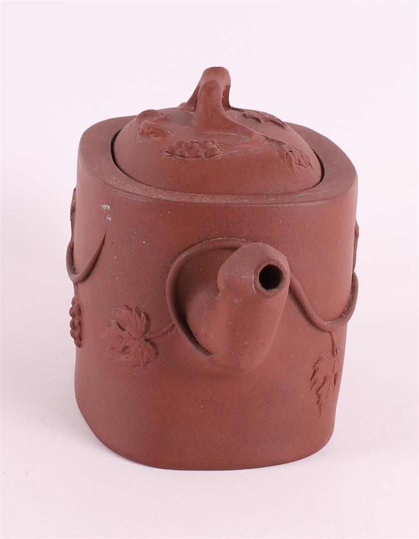 A Yixing tree trunk shaped teapot, China 19th/20th century. - Image 2 of 8