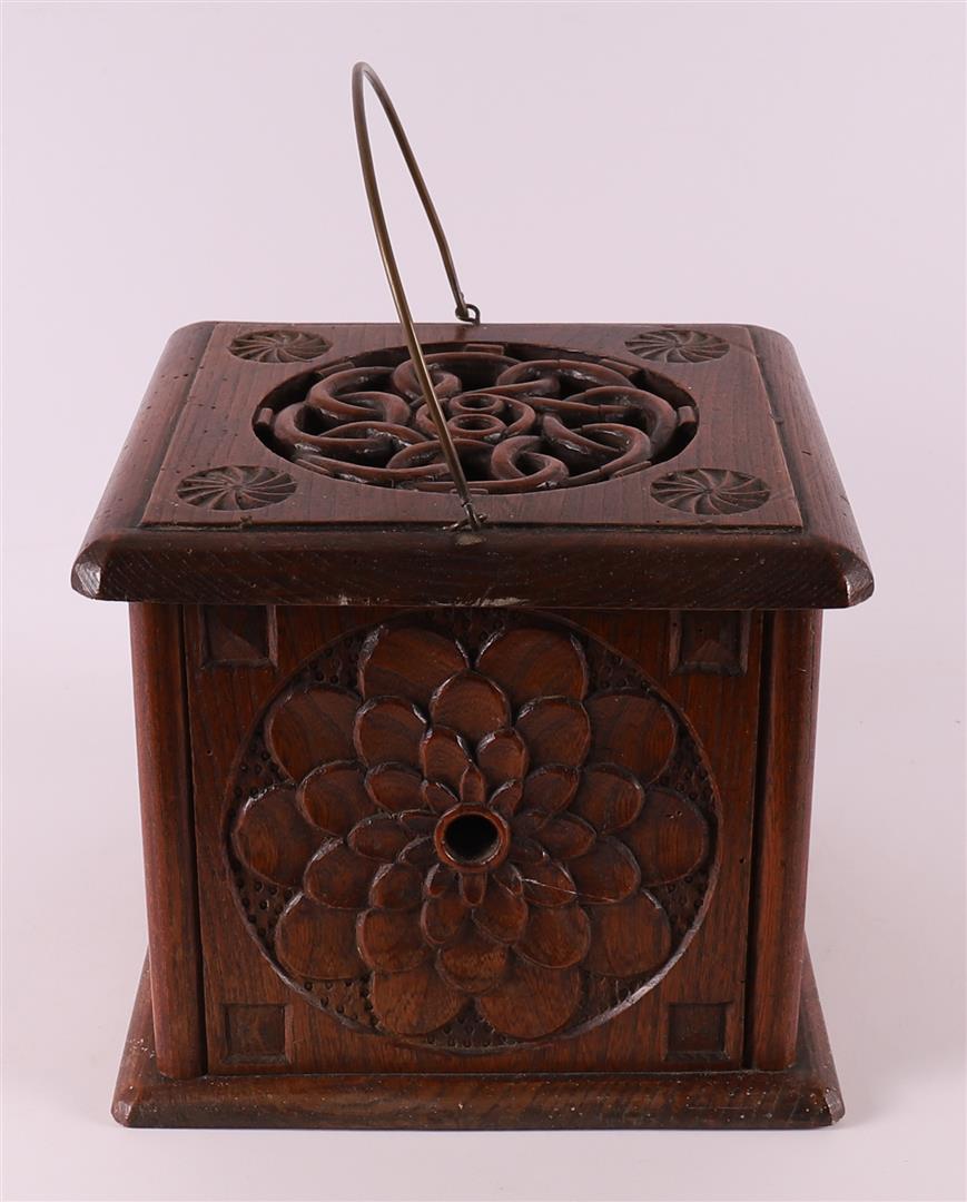 A square oak stove with brass handle, 19th century. - Image 3 of 5