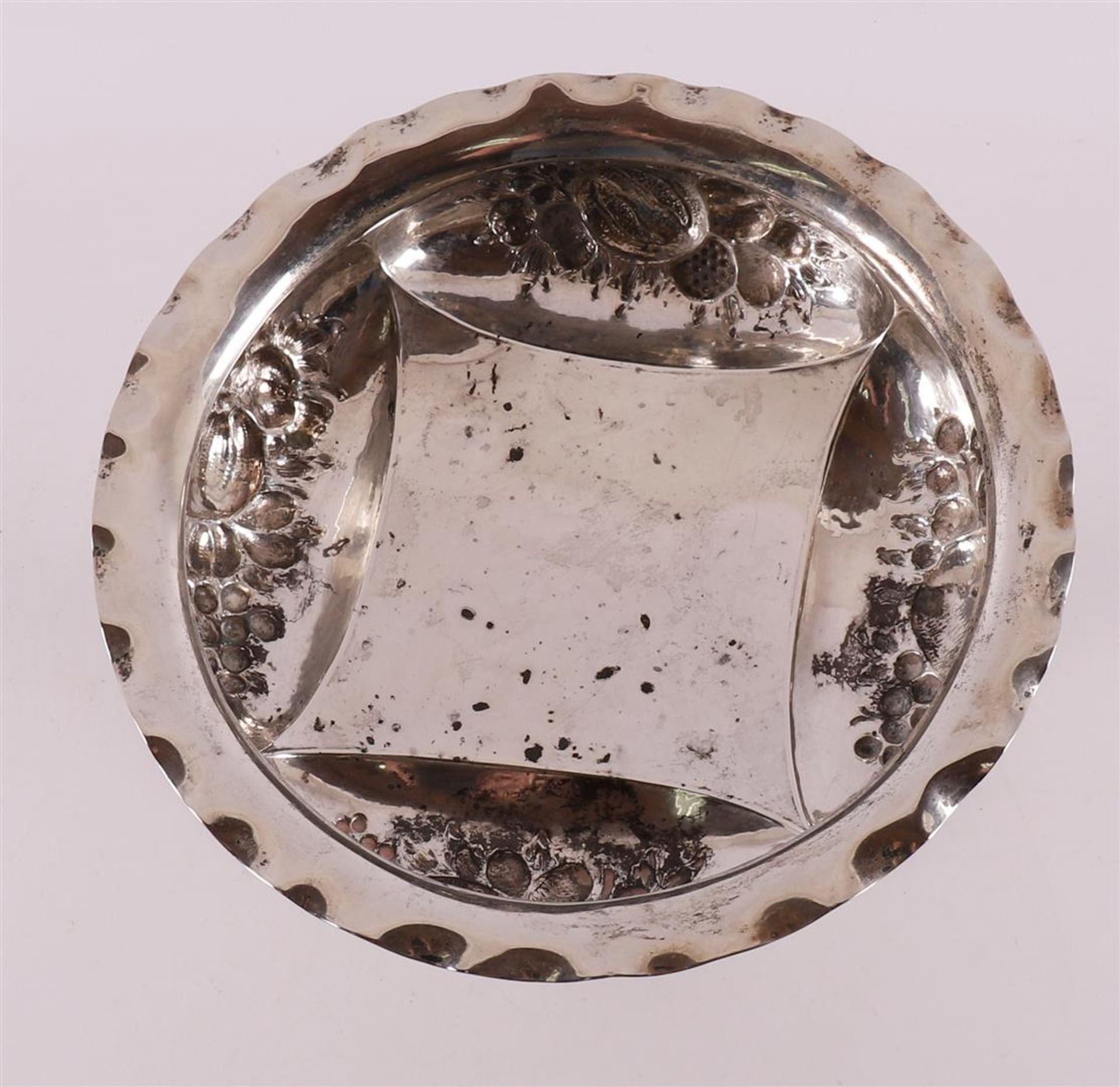 A 3rd grade 800/1000 silver tazza, Germany, L. Posen, late 19th century. - Image 3 of 5