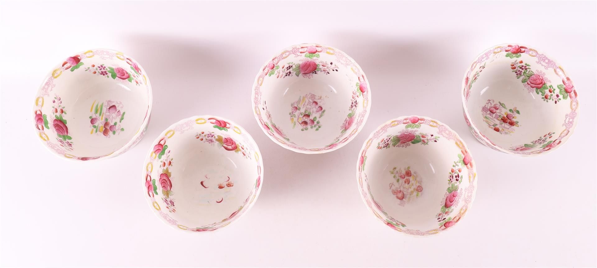 A set of five so-called rose bowls, England, Staffordshire, ca. 1860. - Image 2 of 4