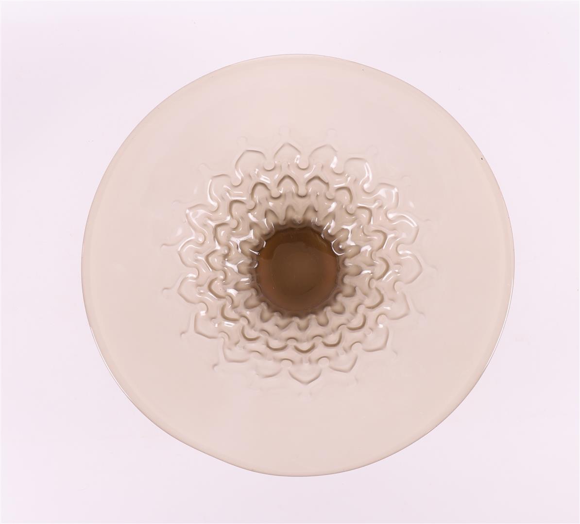 The Netherlands, Maastricht. A fumi glass bowl 'Alcazar', Relevata collection, 1 - Image 2 of 3