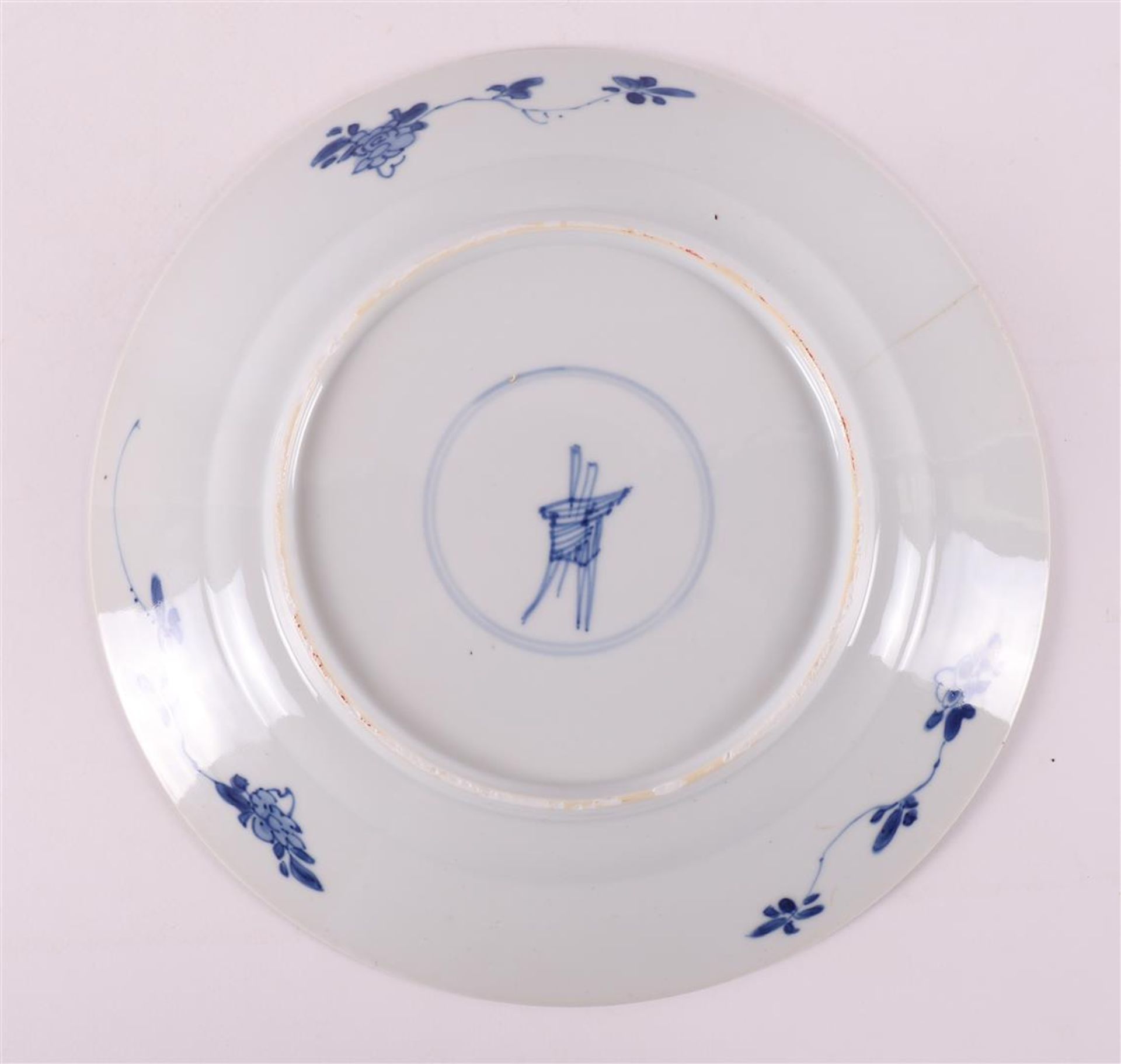 A blue/white porcelain dish, China, Kangxi, around 1700. - Image 3 of 6
