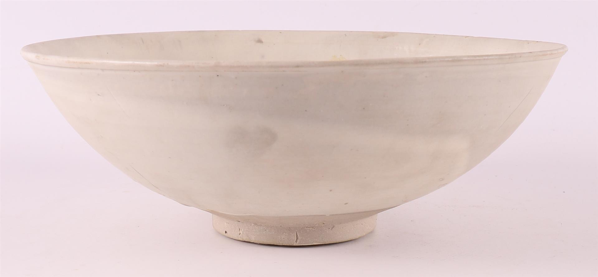 A white porcelain bowl with sgraffito decor, China, Sung, 12th/13th C. - Image 6 of 8