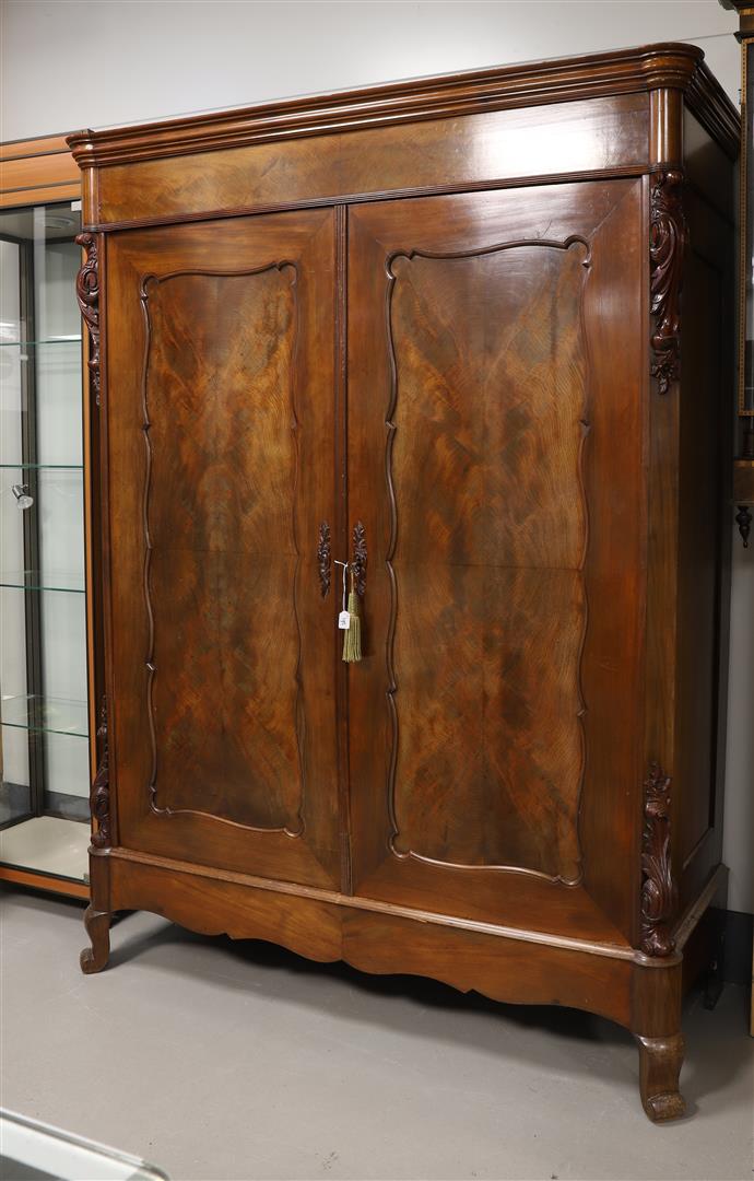 A two-door maid's wardrobe, Willem III, 19th century.