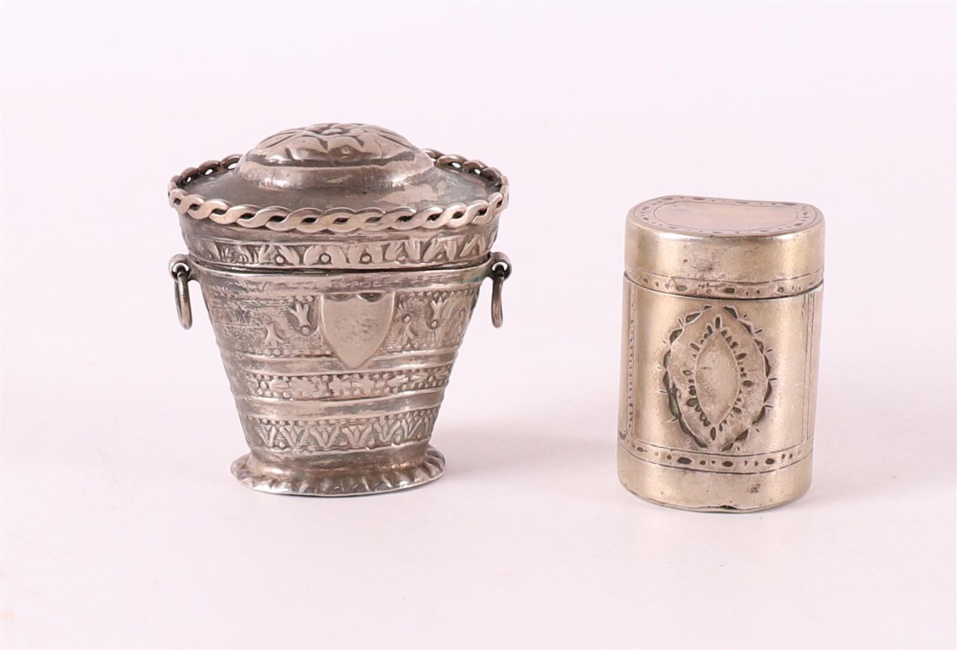 A 2nd grade silver basket-shaped capelin box, early 19th century.
