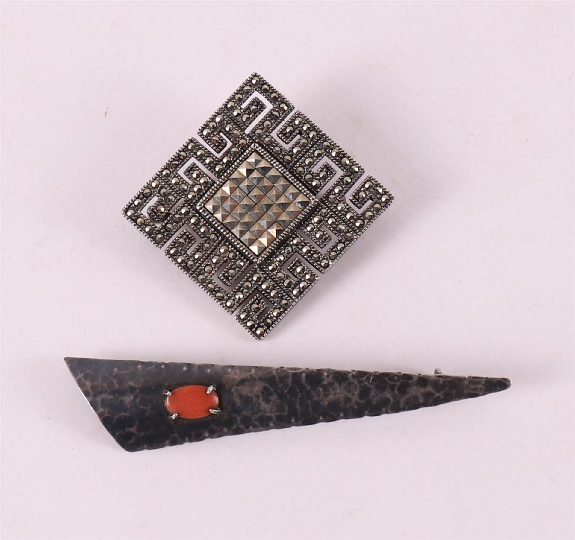A hammered silver Amsterdam School brooch with red coral, 1931-1933.