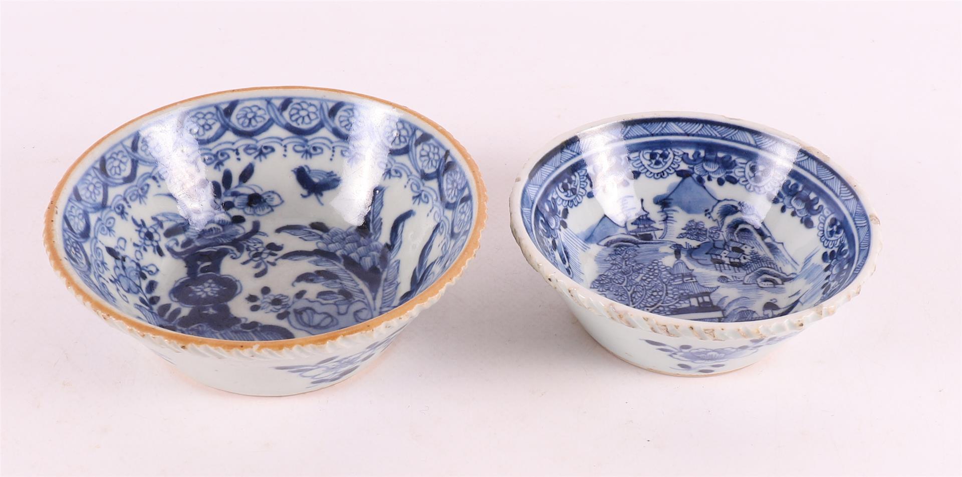 A blue and white porcelain bowls with relief rim, China, Qianlong, 18th C.