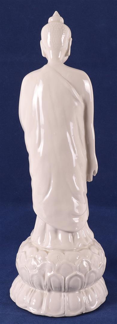 A blank de Chine standing Buddha on a lotus crown, China, 20th C - Image 2 of 5