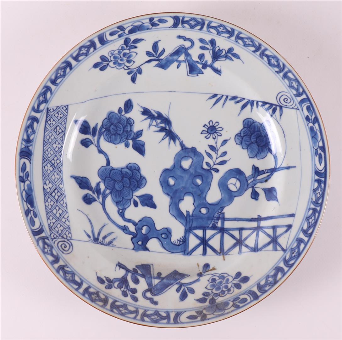 Three blue and white porcelain dishes with capucine rim, China, Qianlong, 18th c - Image 2 of 7