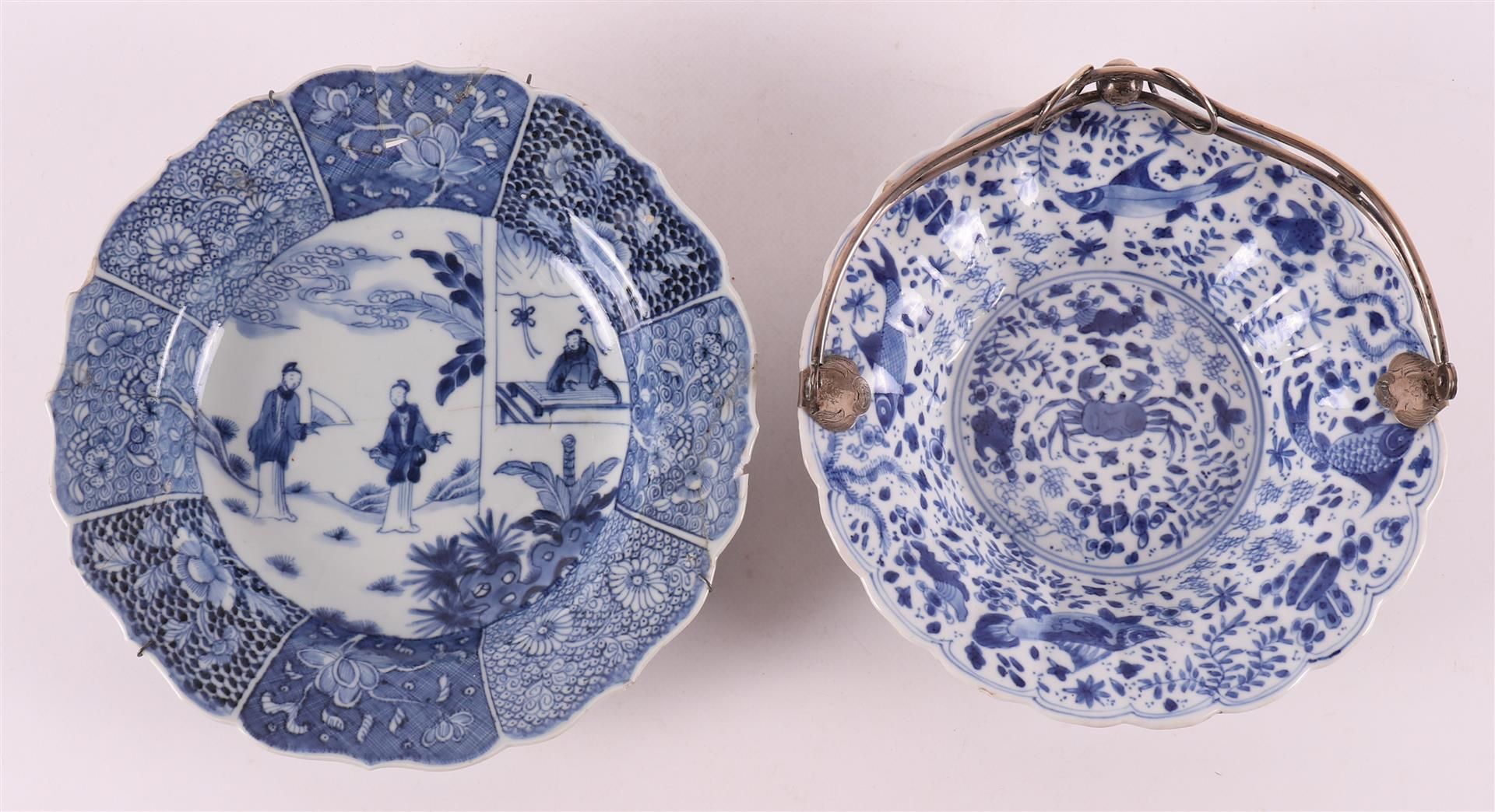 A blue/white porcelain dish with loose silver handle, China, Kangxi.