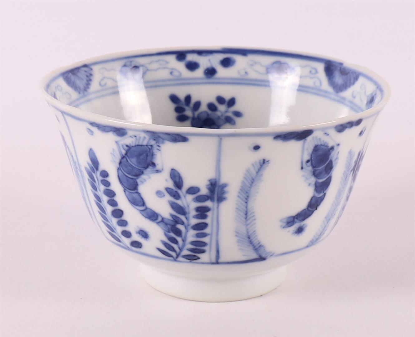 A blue and white porcelain bowl, China, 19th century.