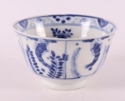 A blue and white porcelain bowl, China, 19th century.