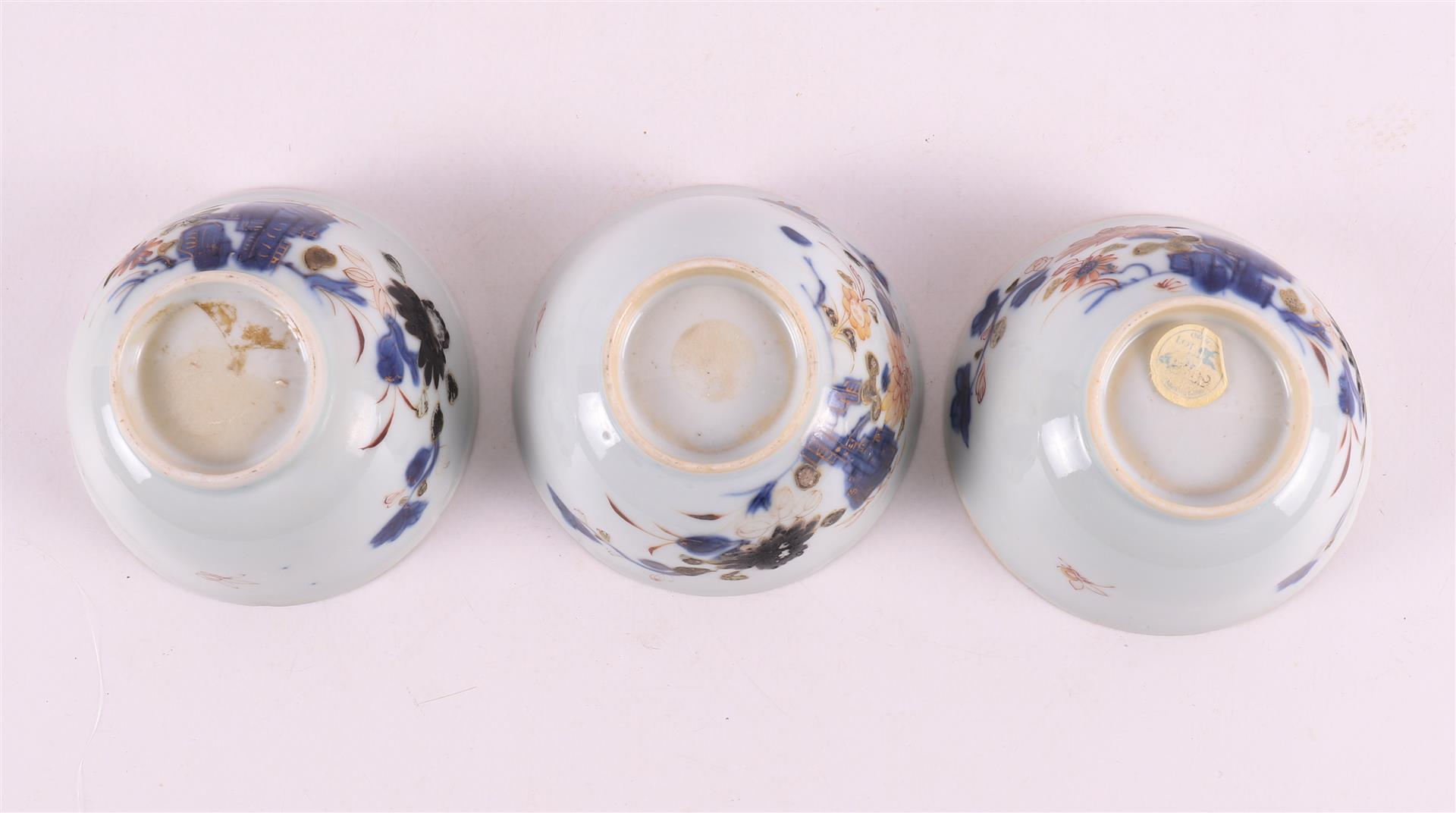 A set of six Chinese Imari cups and saucers, China, Qianlong, 18th C - Image 10 of 15