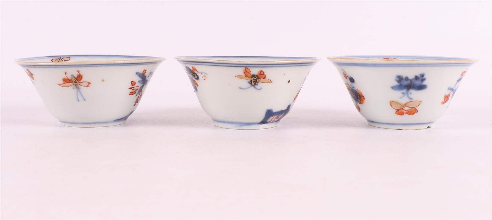 Three porcelain Chinese Imari bowls, China, Kangxi, around 1700. - Image 4 of 8