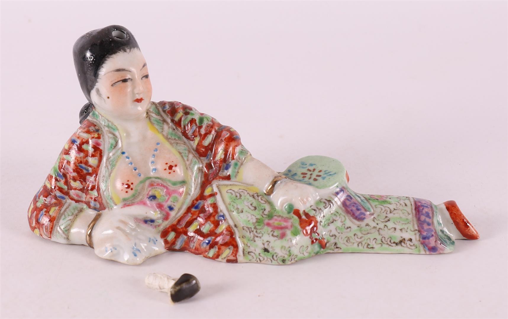 A porcelain reclining lady as a perfume bottle, China, circa 1900. - Image 2 of 5