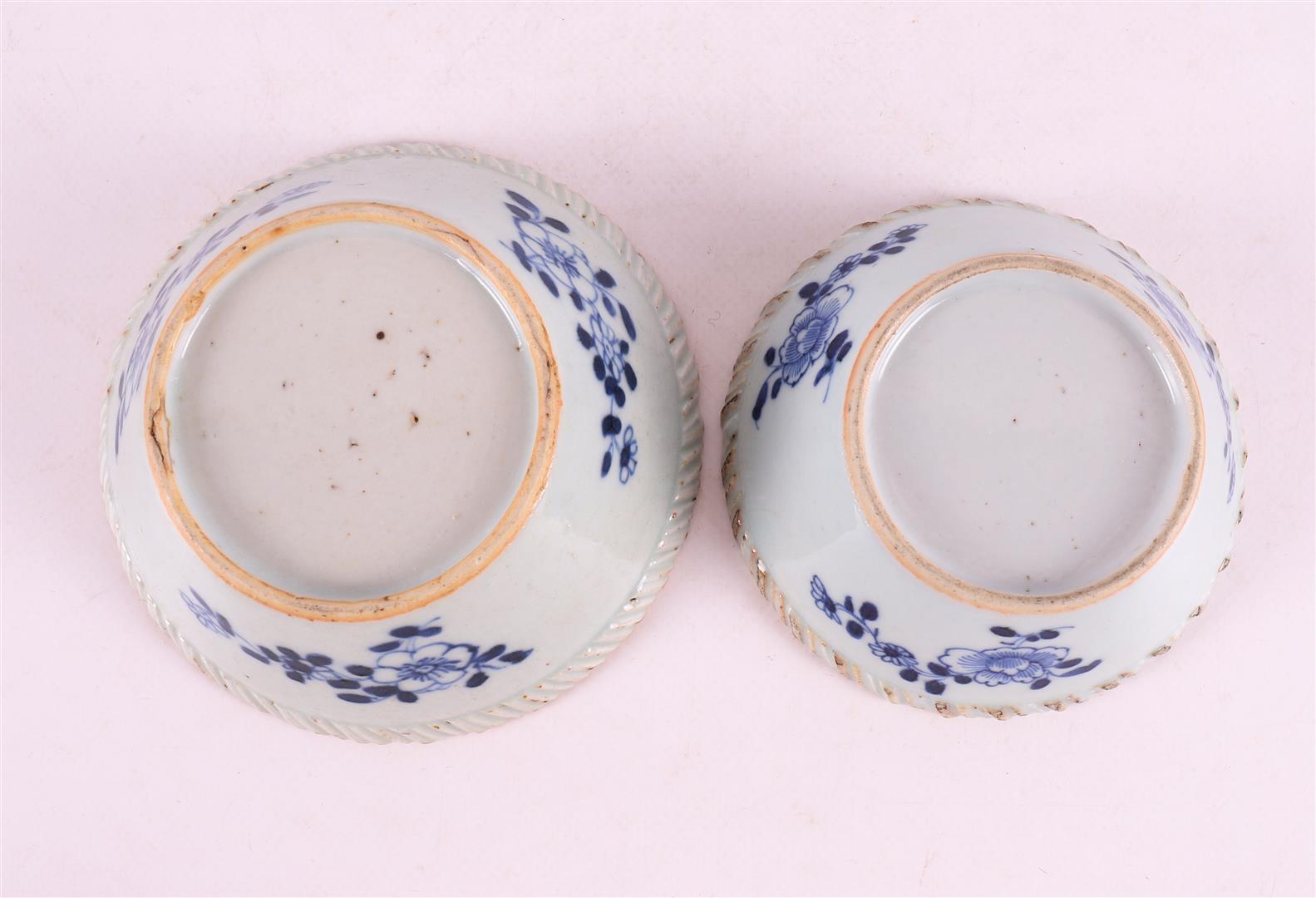 A blue and white porcelain bowls with relief rim, China, Qianlong, 18th C. - Image 4 of 7