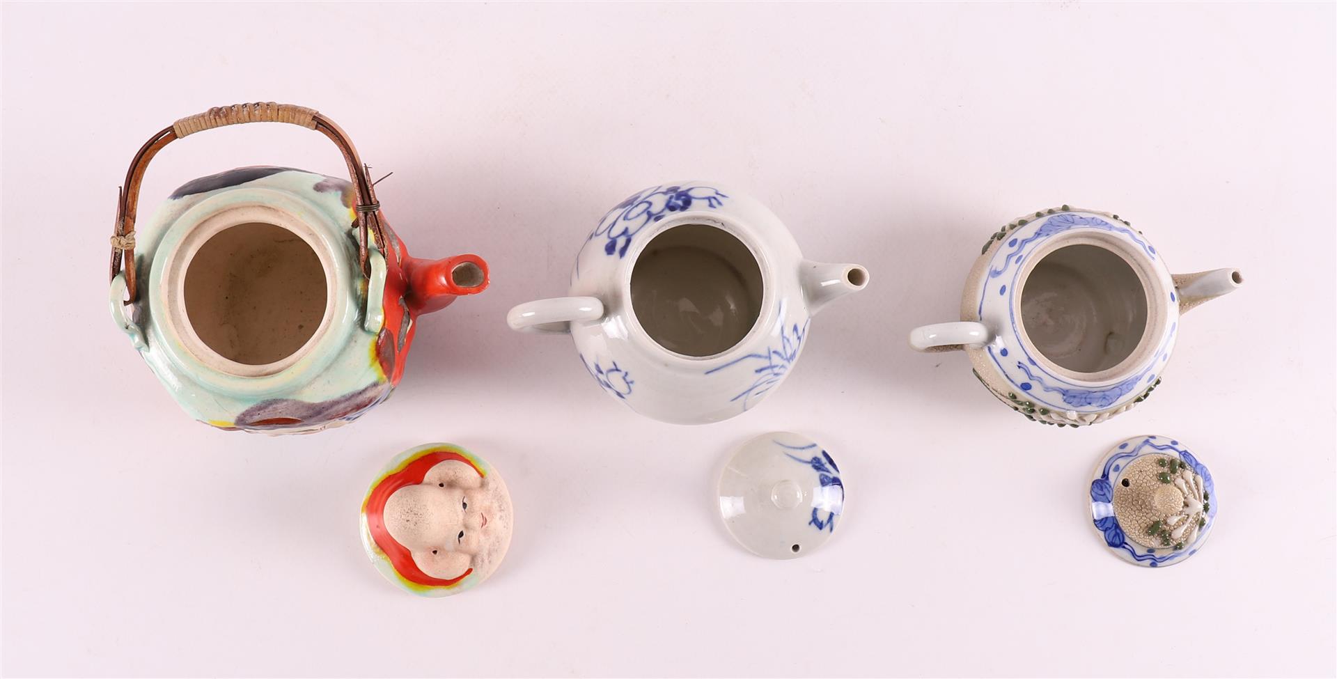 Three various porcelain teapots, Japan, 1st half of the 20th century. - Bild 4 aus 6