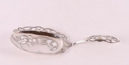 A grade 2 silver ginger scoop with hammered decoration, year letter 1877.