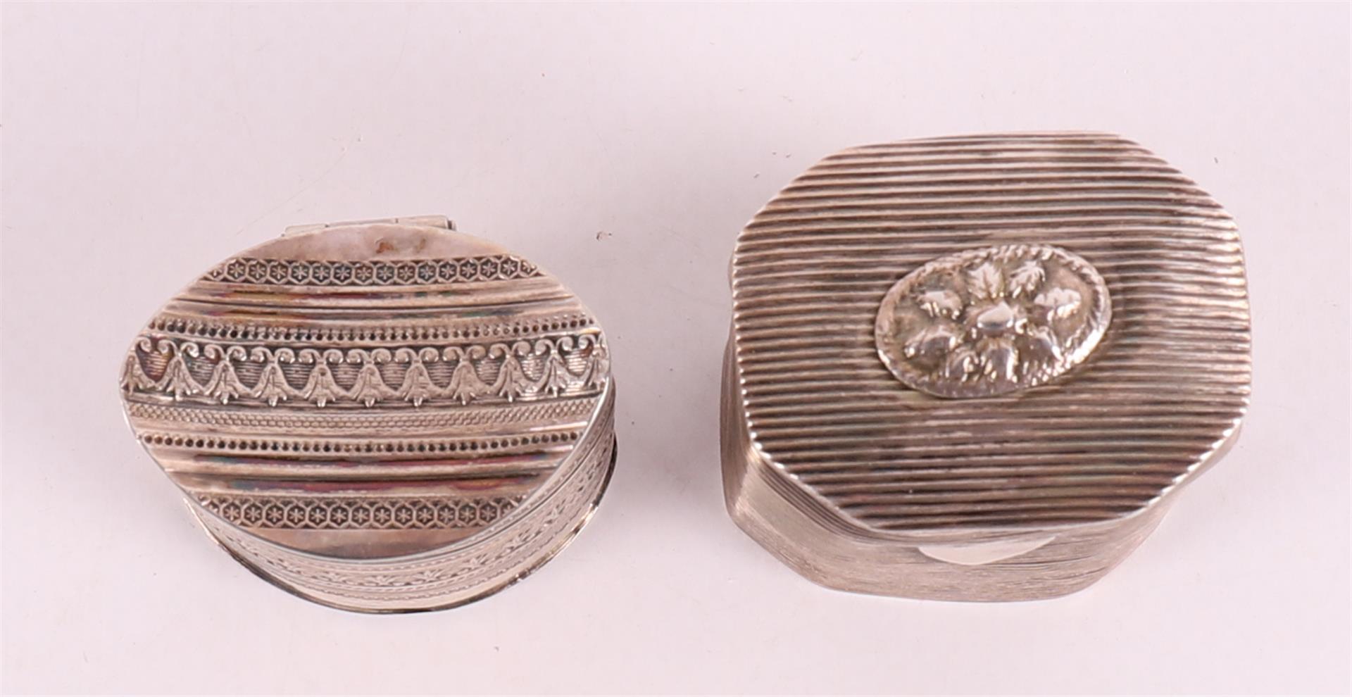 A lobed silver bobbin box, year letter 1855. - Image 3 of 4