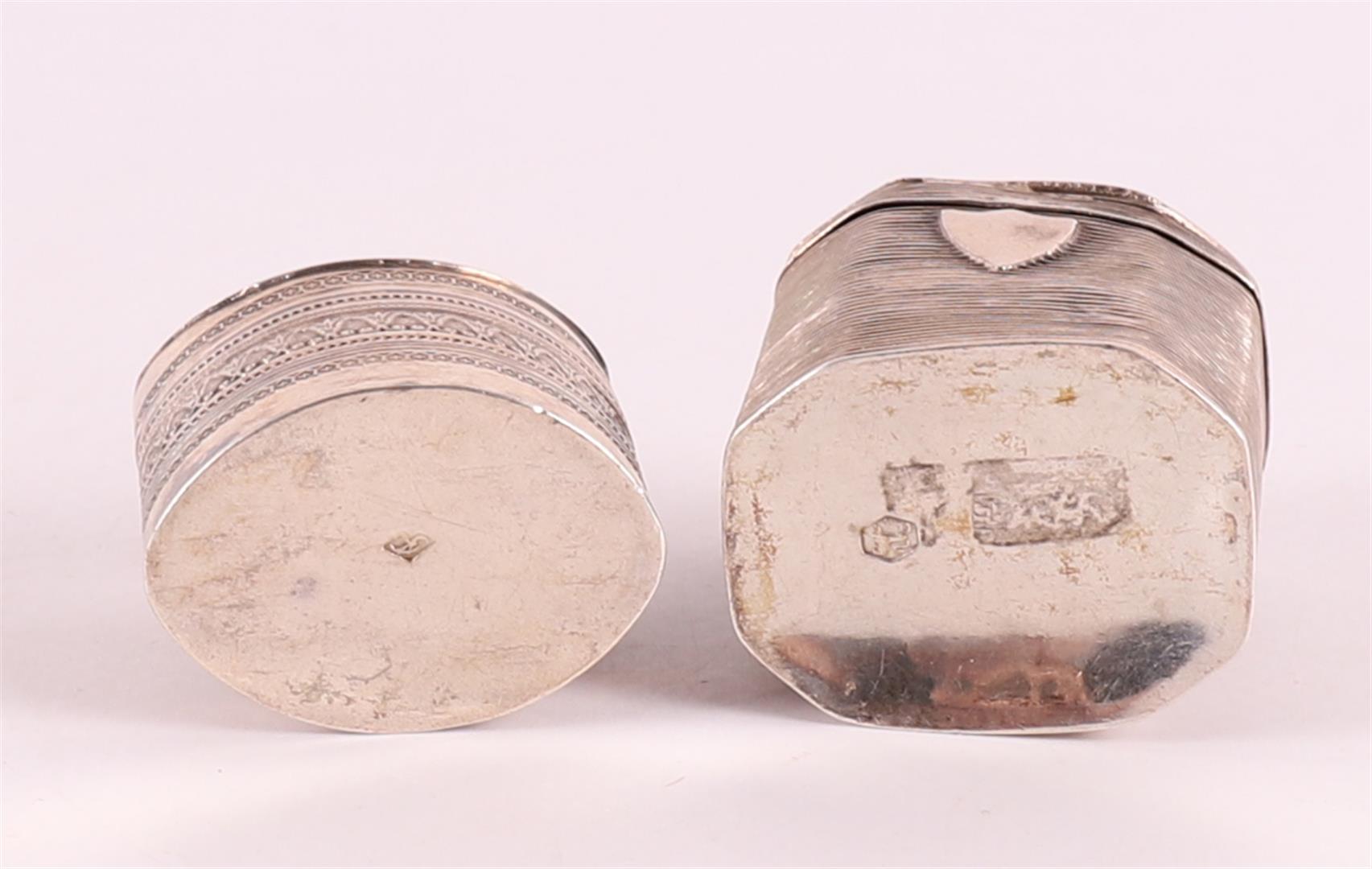 A lobed silver bobbin box, year letter 1855. - Image 4 of 4
