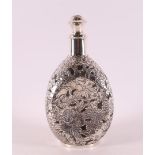 A vintage decanter in Sterling 950/1000 silver mount, Japan, 20th century.