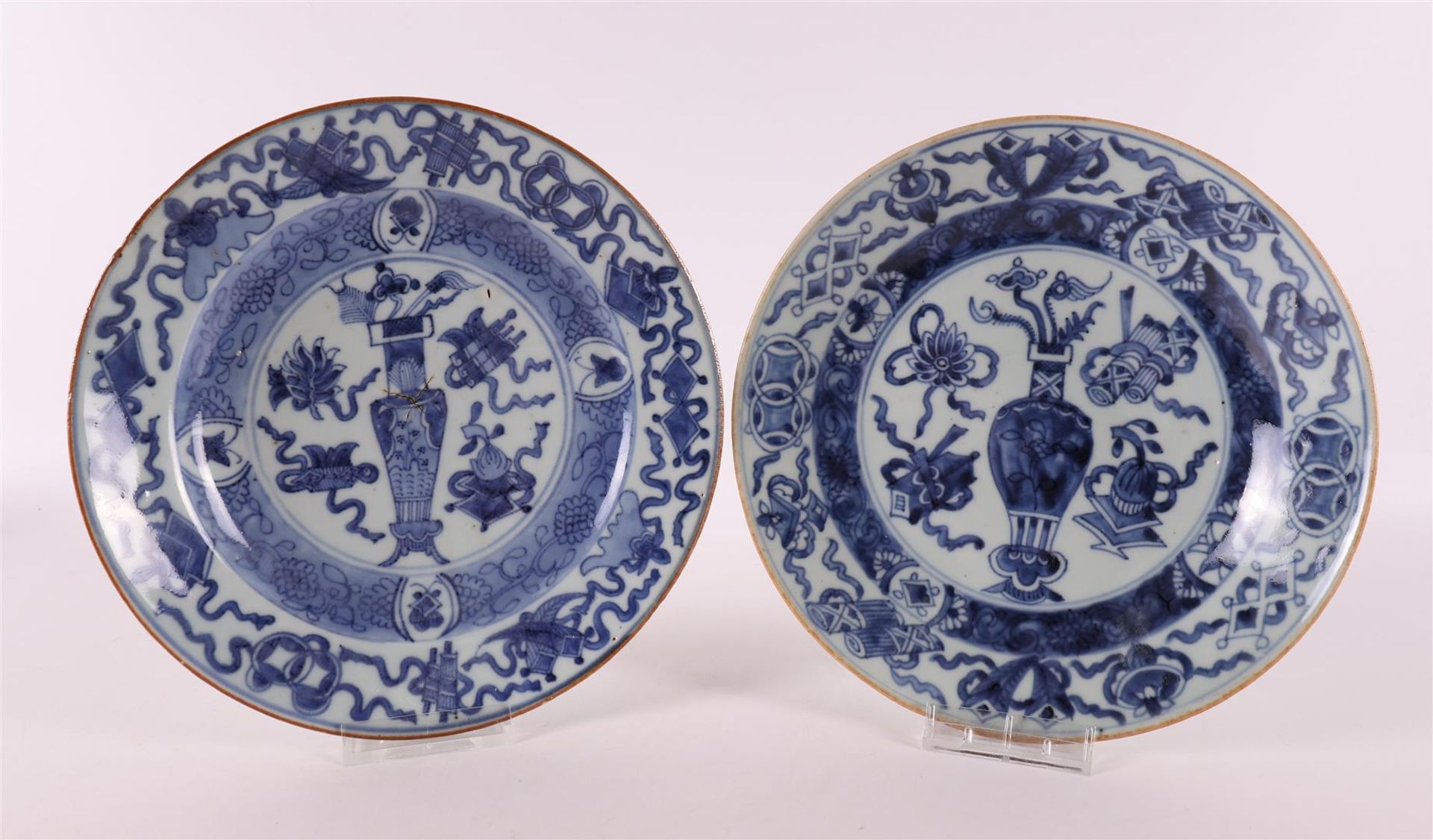 A pair of blue/white porcelain dishes with capucine rim, China, Qianlong
