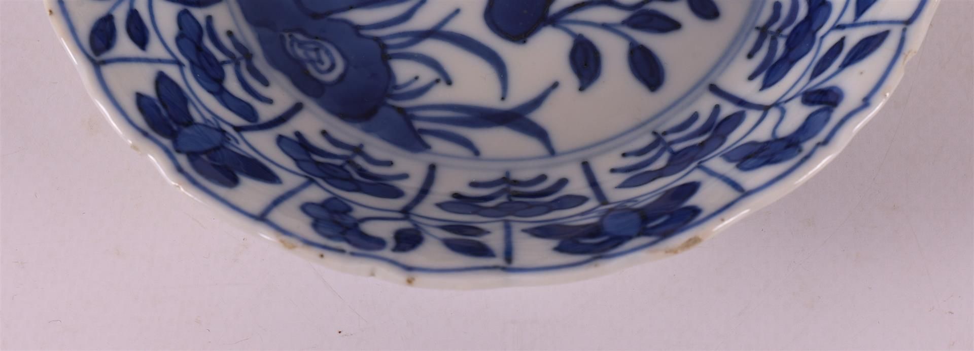 Five blue/white porcelain contoured saucers, China, Kangxi, around 1700 - Image 5 of 10