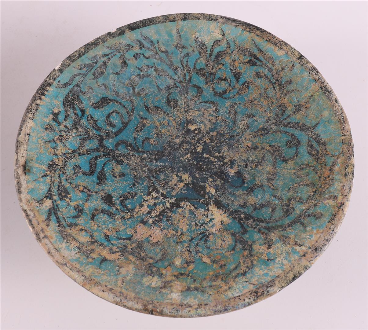 A blue glazed Persian earthenware bowl on base ring, 15th C. - Image 10 of 10