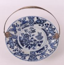 A blue/white porcelain contoured dish, China, Kangxi, circa 1700.
