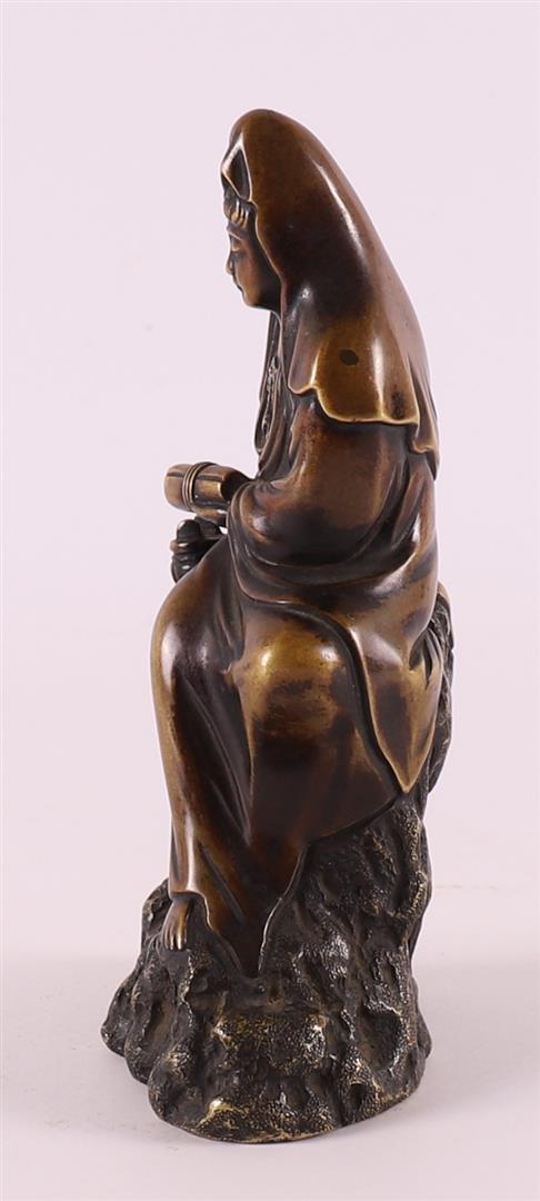 A brown patinated bronze Kwan Yin, China 19th century. - Image 4 of 4