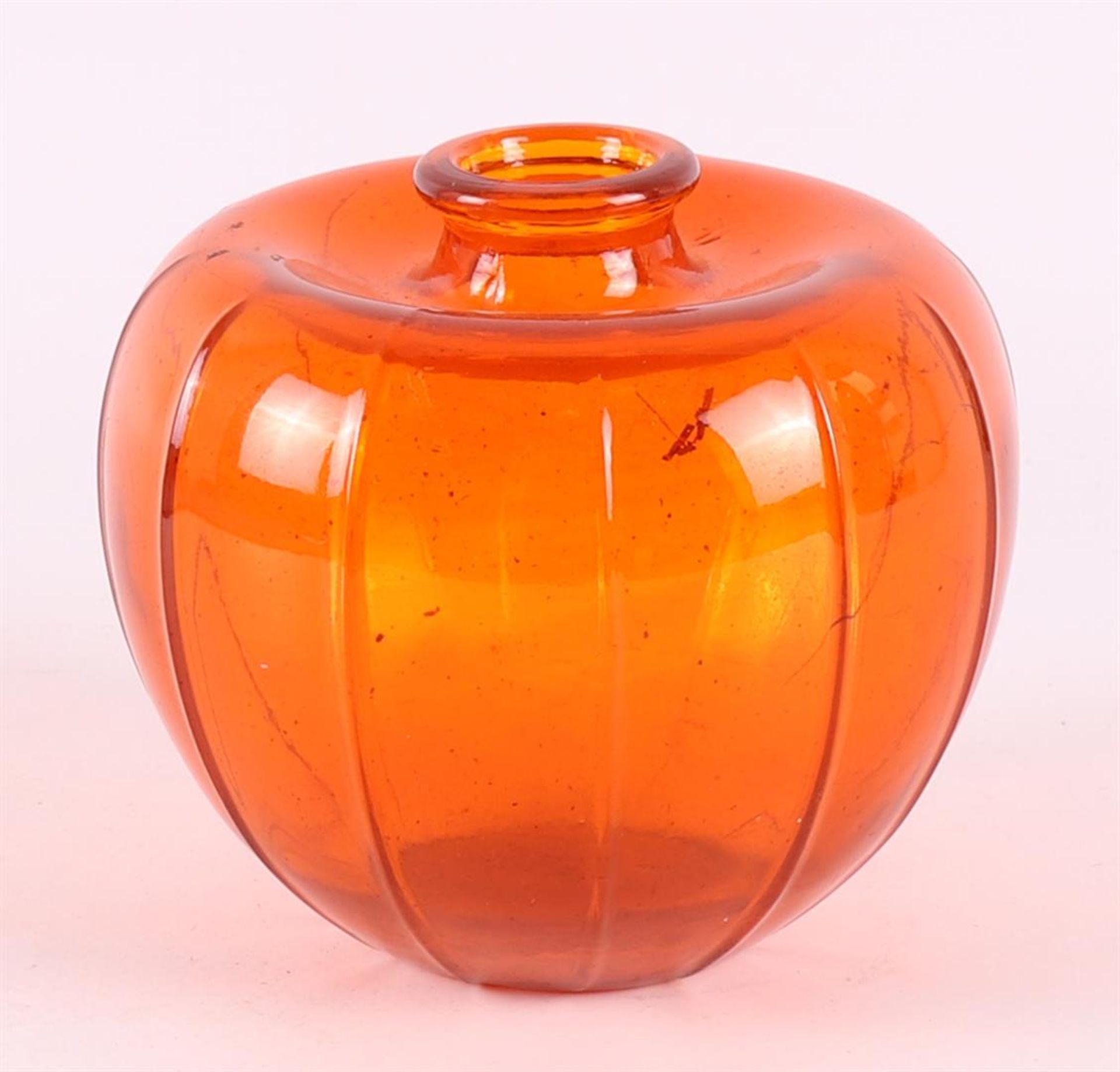 An orange pressed glass liberation vase, design: A.D. Copier, 1945.