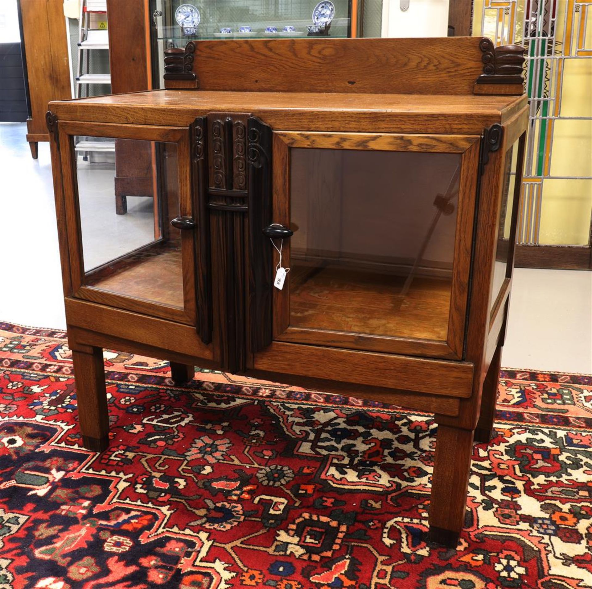 An Amsterdam school tea furniture with an uprising, ca. 1915. - Image 2 of 2