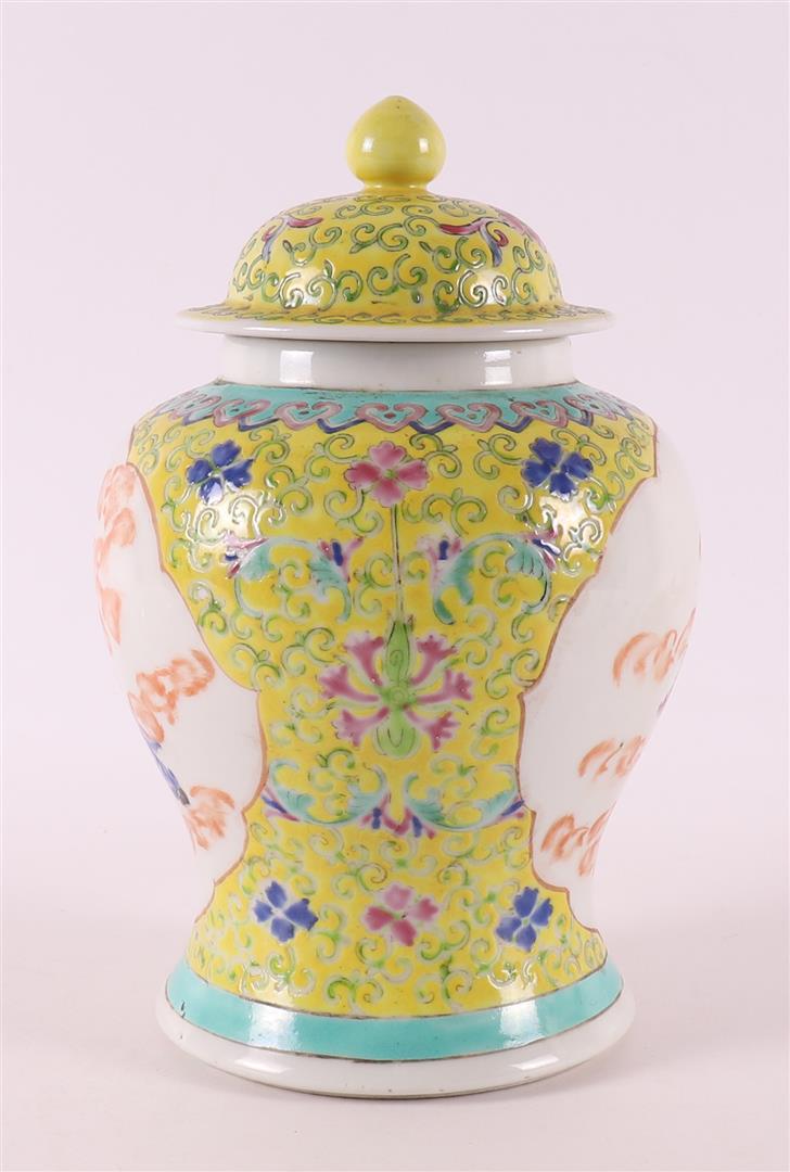 A baluster-shaped porcelain cover vase, China, Guanxu (1875-1908). - Image 4 of 7