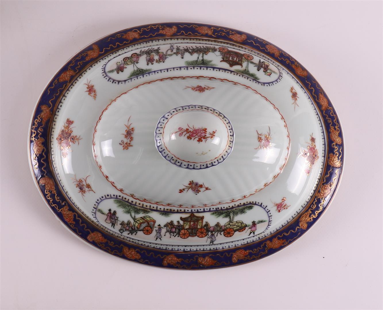 An oval porcelain lidded dish on a saucer, 20th century. - Bild 3 aus 9