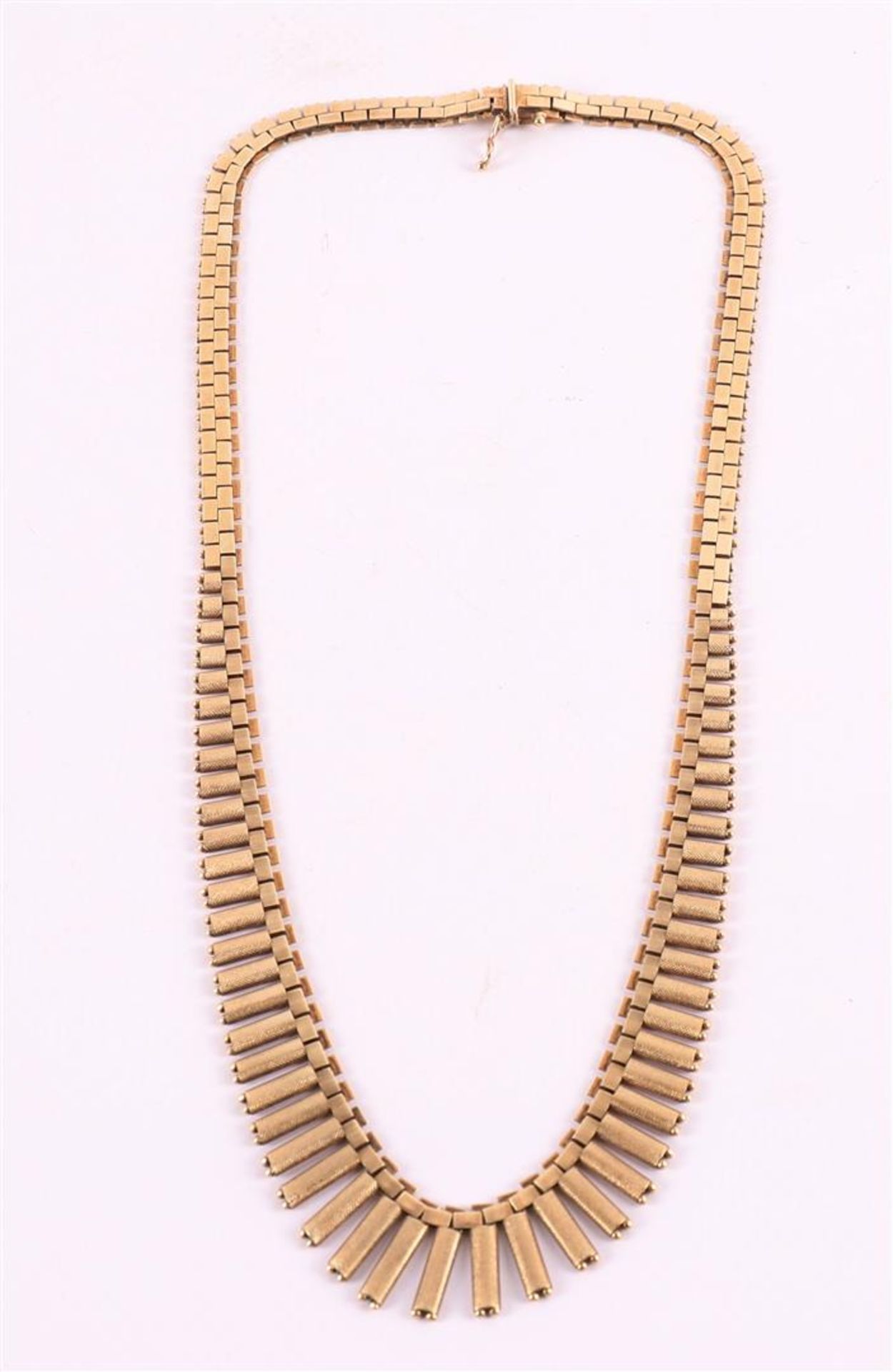 A 14 krt 585/1000 gold partly matted choker. - Image 2 of 3